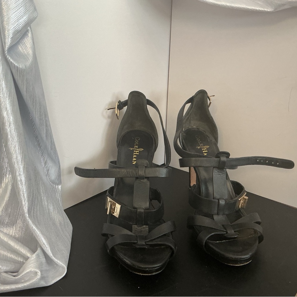 Gorgeous Cole Haan Strappy Sandals 8.5